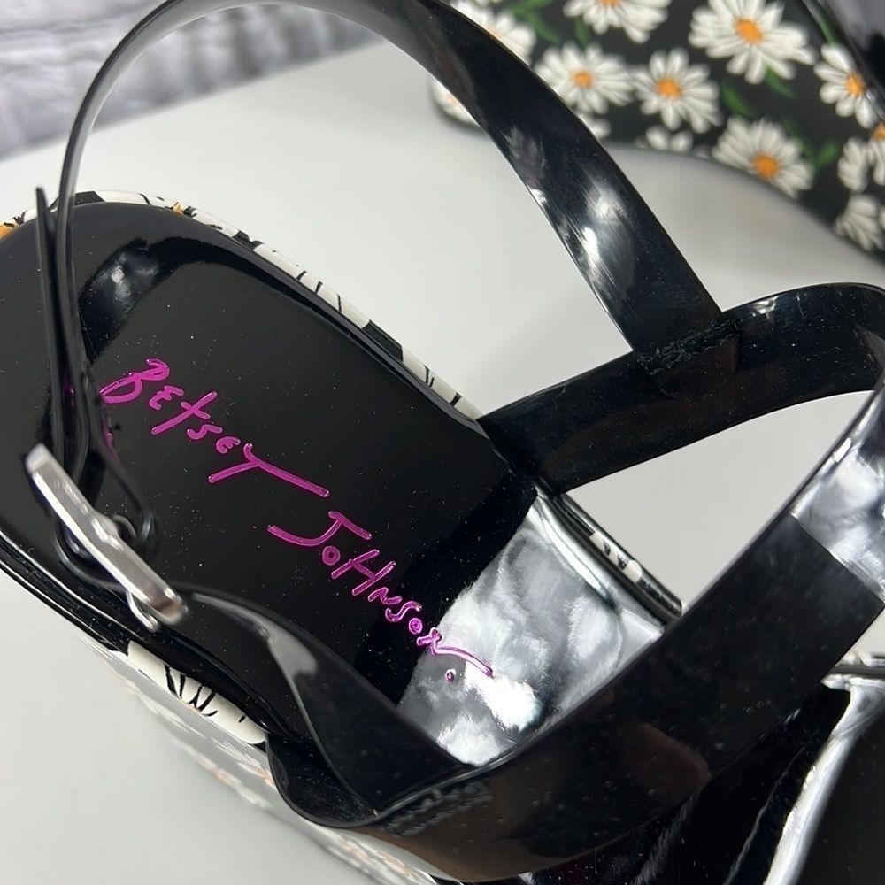 Betsey Johnson Black Patent Daisy Print Wedge Sandals - Picture 5 of 9